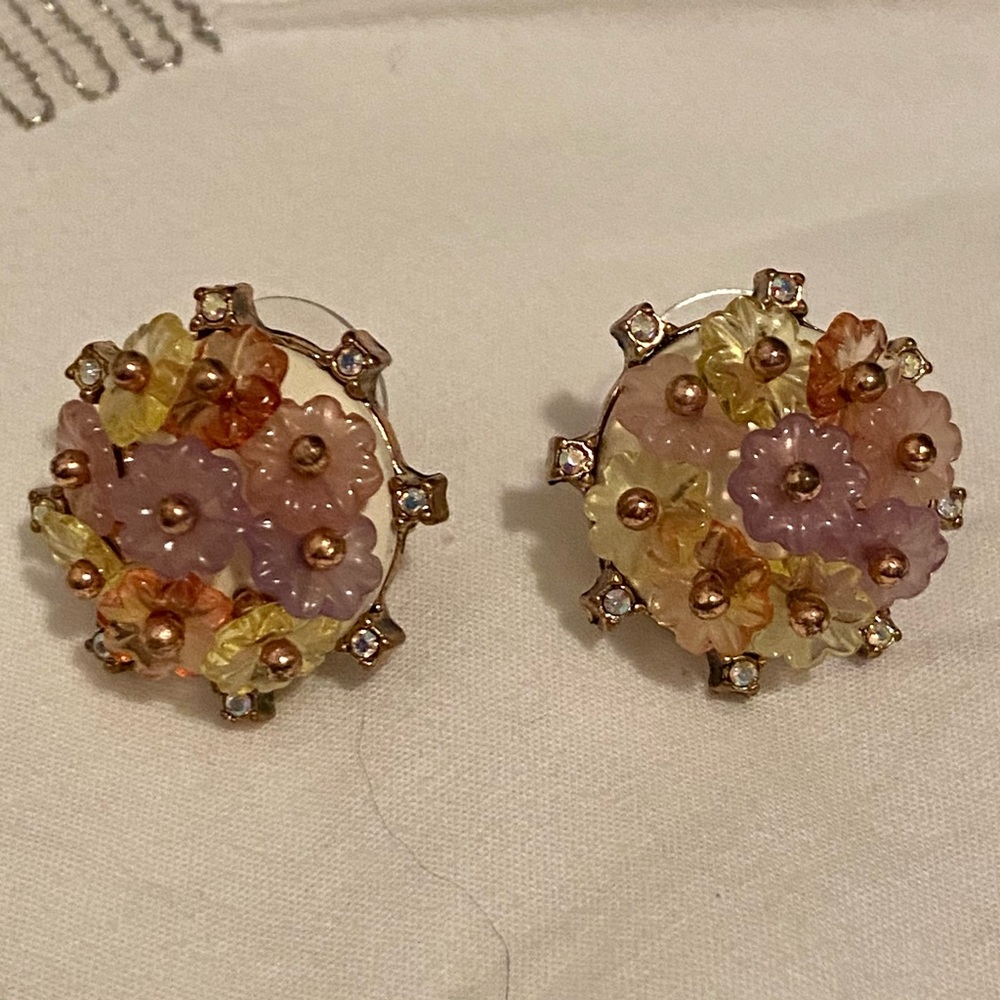 BETSEY JOHNSON - 100% Authentic Pastel Flowers w/Gold Stud Earrings